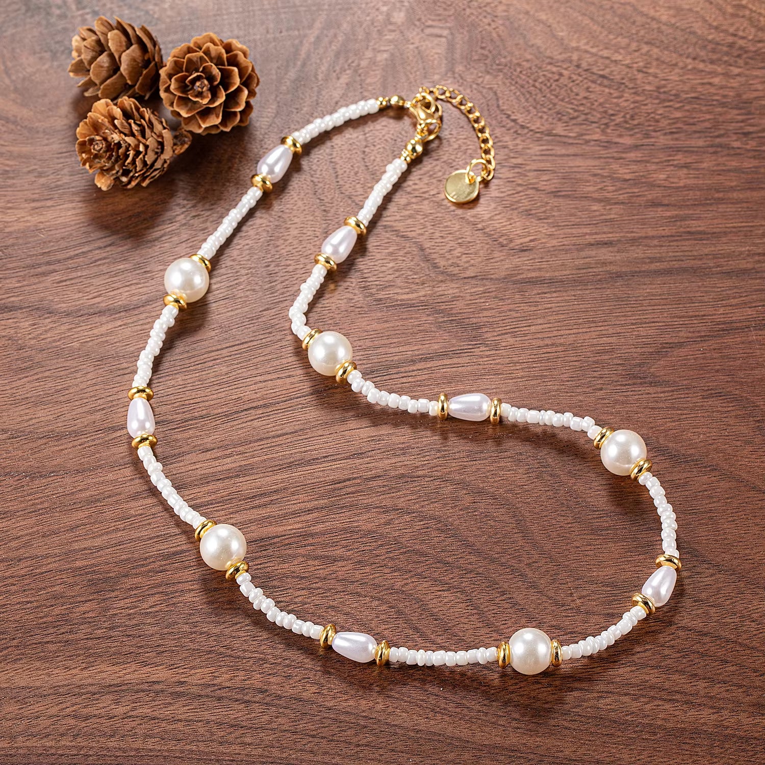 French Baroque-Like Pleated Pearl Lady Necklace with Retro Design; Beaded Clavicle Chain Is Small and Simple.