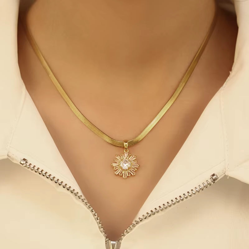 Summer New Snake Bone Chain Sunflower Totem Pendant Necklace Gives Women Charming Christmas Jewelry Gift