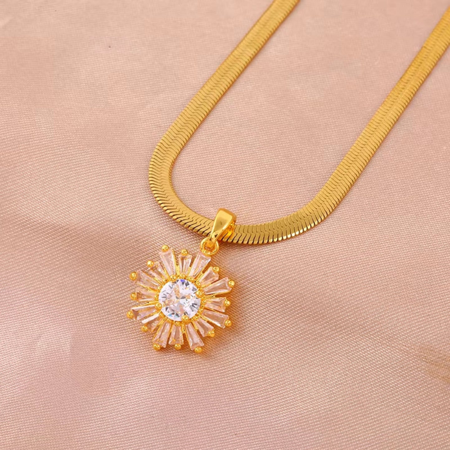 Summer New Snake Bone Chain Sunflower Totem Pendant Necklace Gives Women Charming Christmas Jewelry Gift