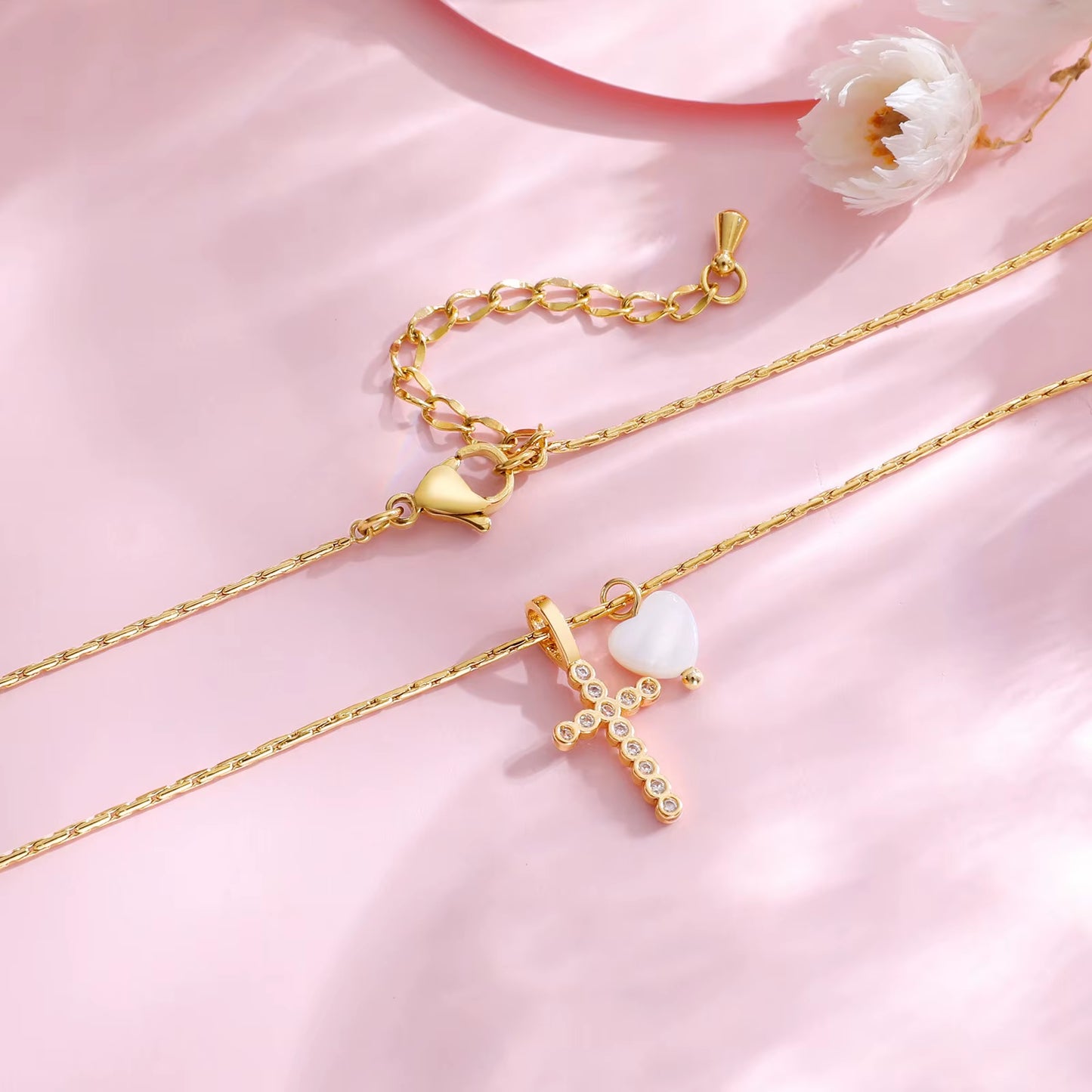 Stainless Steel Chain Girl'S Necklace Copper Material Zircon Cross Heart-Shaped White Shell Charm Fashion Christian Jewelry