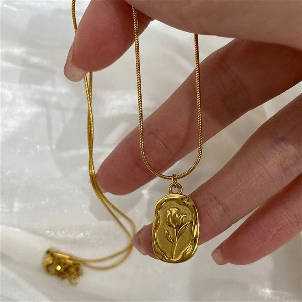 2023 Vintage Fashion Simple Geometric Rose Pendant Necklace for Women Female Boho Gold-Plate Snake Chain Choker Jewelry Gift